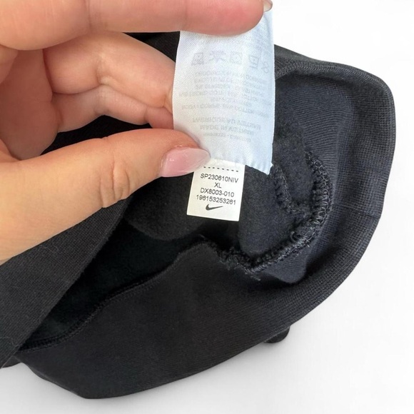 Nike New York Knicks black crewneck sweatshirt Size XL - Picture 6 of 7